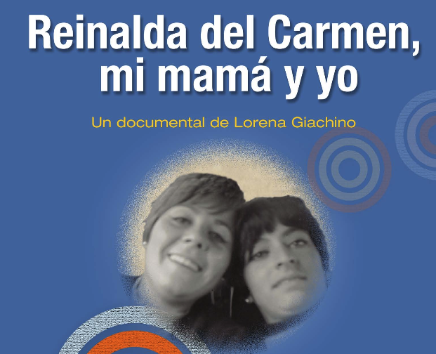 Portada del documental "Reinalda del Carmen, mi mamá y yo" de Lorena Giachino, con foto de dos mujeres sonrientes.