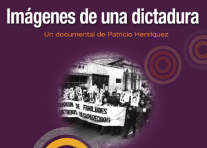 Portada del documental "Imágenes de una dictadura" de Patricio Henríquez, muestra una marcha con personas sosteniendo carteles y una pancarta que dice "Asociación de Familiares de Detenidos Desaparecidos".